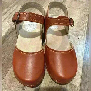 NWT Clogsland Vegan Leather Mid Heel Clog